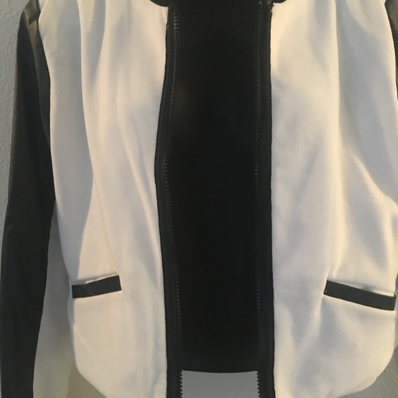 Stylish Paper Tee Black and White Women's Jacket - Picture 3 of 3